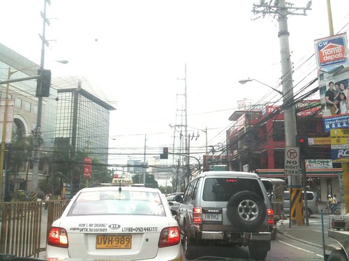 Makati intersection by brownpau, on Flickr