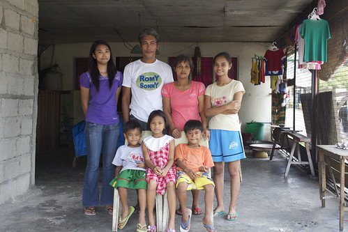Filipino Family - Philippines by Thrivera, on Flickr